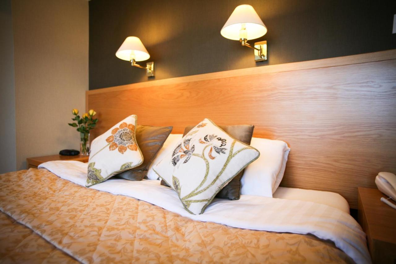 The Tomich Hotel Bagian luar foto
